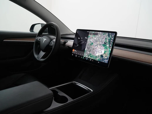 Tesla Model 3 - Afbeelding 2 van 30
