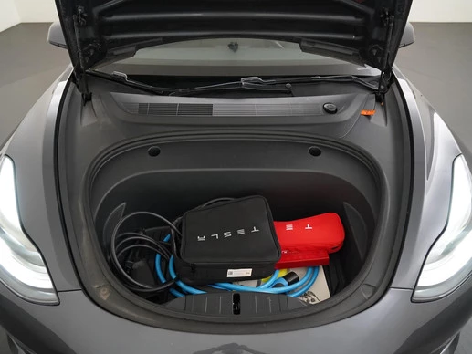 Tesla Model 3 - Afbeelding 29 van 30