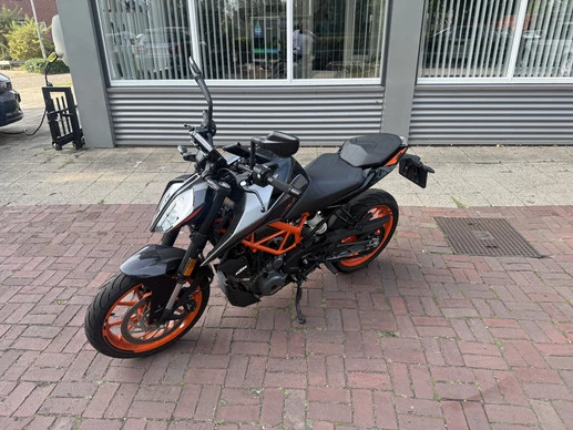 KTM 390 - Afbeelding 1 van 30