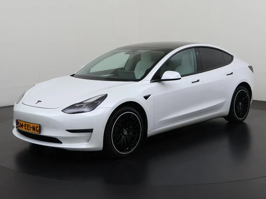 Tesla Model 3 - Afbeelding 1 van 30