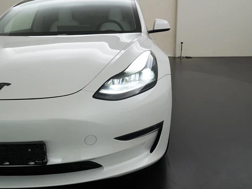Tesla Model 3 - Afbeelding 27 van 30