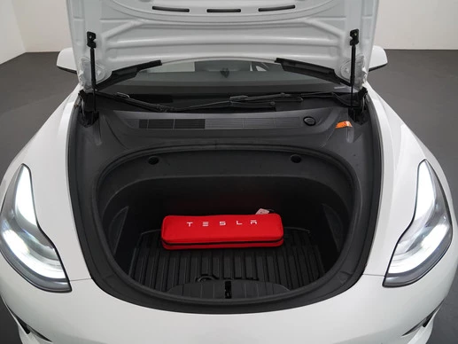 Tesla Model 3 - Afbeelding 28 van 30