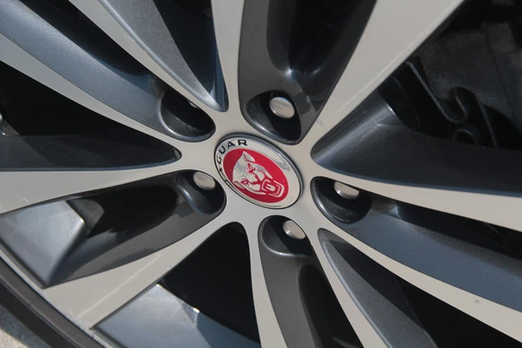 Jaguar XE - Afbeelding 12 van 30