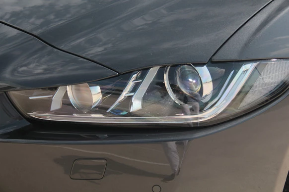 Jaguar XE - Afbeelding 13 van 30