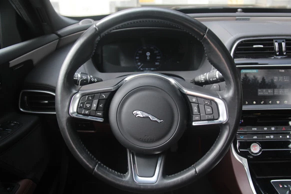 Jaguar XE - Afbeelding 17 van 30