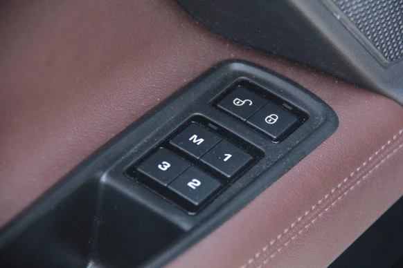 Jaguar XE - Afbeelding 23 van 30