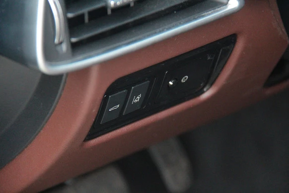 Jaguar XE - Afbeelding 25 van 30