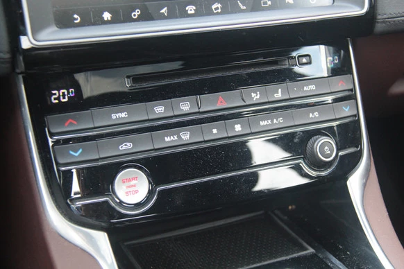 Jaguar XE - Afbeelding 28 van 30