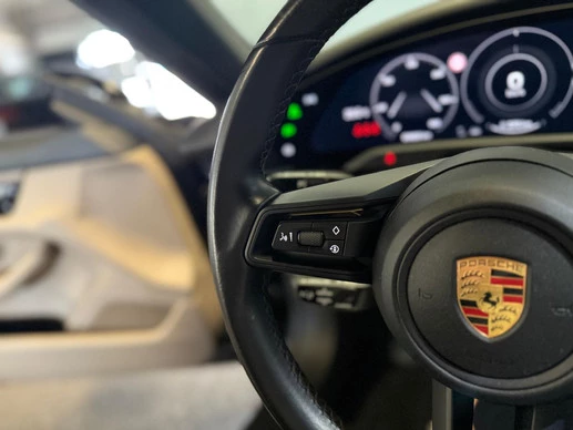 Porsche Taycan - Afbeelding 16 van 30