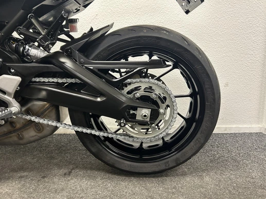 Yamaha MT 09 - Afbeelding 18 van 22