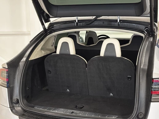 Tesla Model X - Afbeelding 28 van 30