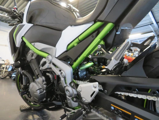 Kawasaki Z900 - Afbeelding 11 van 13