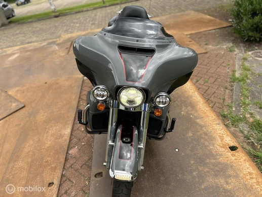 Harley-Davidson Electra Glide - Afbeelding 12 van 23