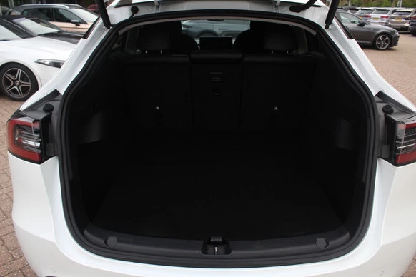 Tesla Model Y - Afbeelding 17 van 30