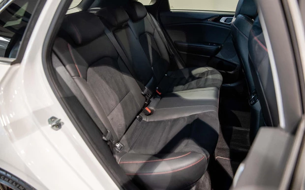 Kia Ceed - Afbeelding 14 van 30