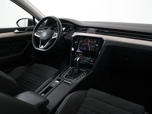 Volkswagen Passat - Afbeelding 2 van 30