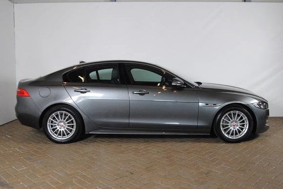 Jaguar XE - Afbeelding 2 van 24