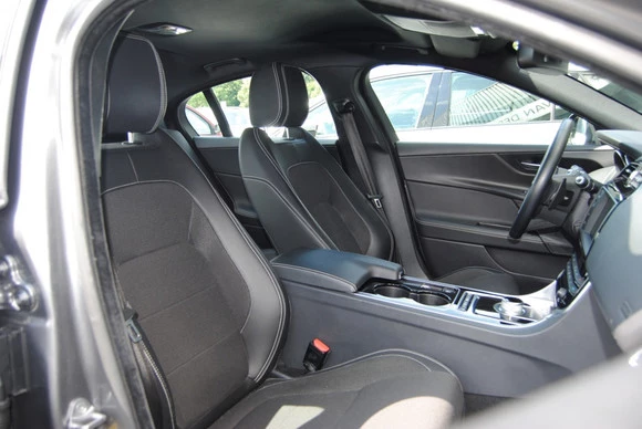Jaguar XE - Afbeelding 7 van 24
