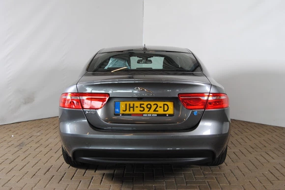 Jaguar XE - Afbeelding 10 van 24