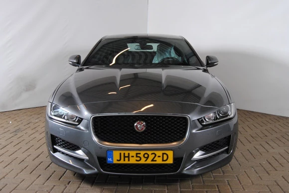 Jaguar XE - Afbeelding 11 van 24
