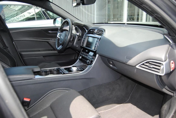 Jaguar XE - Afbeelding 13 van 24