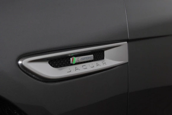 Jaguar XE - Afbeelding 14 van 24