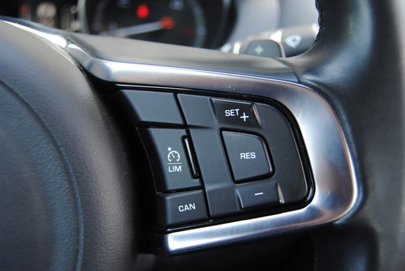 Jaguar XE - Afbeelding 18 van 24