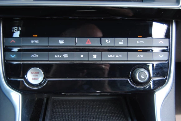 Jaguar XE - Afbeelding 22 van 24
