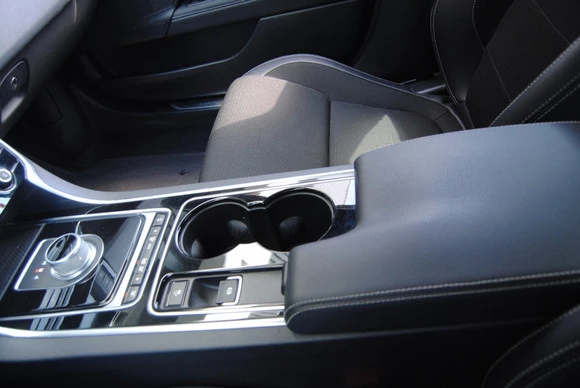 Jaguar XE - Afbeelding 23 van 24