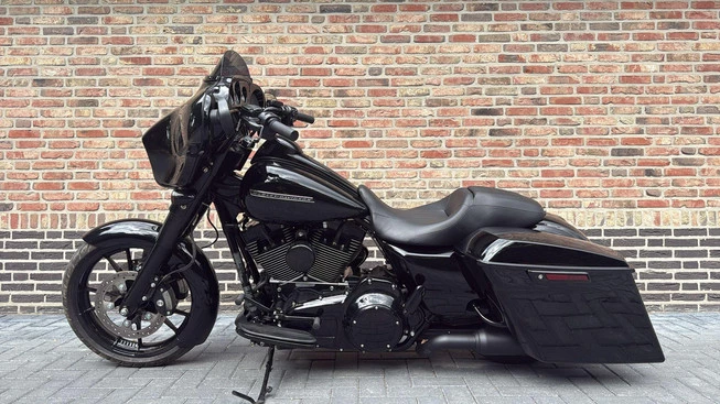 Harley-Davidson Street Glide - Afbeelding 1 van 18