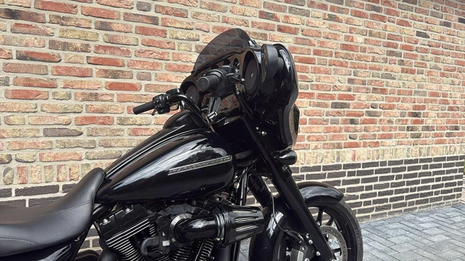Harley-Davidson Street Glide - Afbeelding 12 van 18