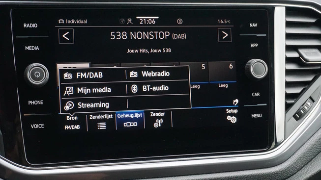 Volkswagen T-Roc - Afbeelding 21 van 30