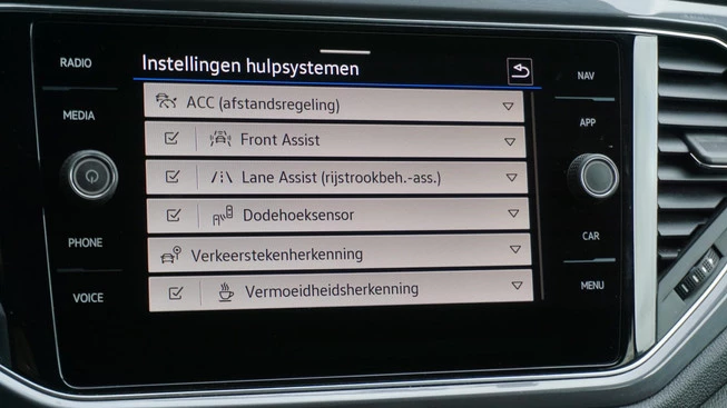 Volkswagen T-Roc - Afbeelding 23 van 30