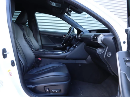 Lexus IS - Afbeelding 8 van 30