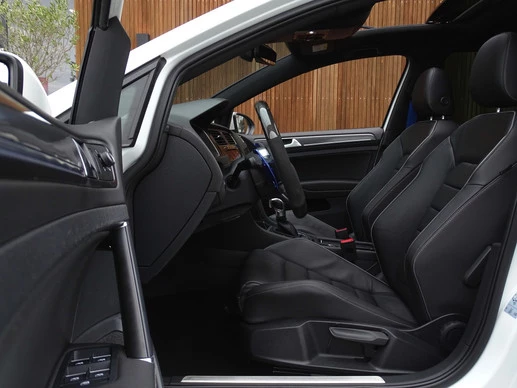 Volkswagen Golf - Afbeelding 17 van 30