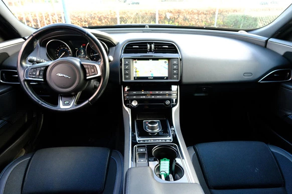 Jaguar XE - Afbeelding 11 van 30