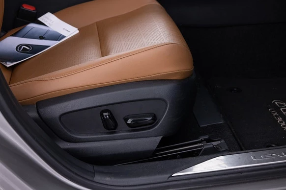 Lexus UX - Afbeelding 7 van 30