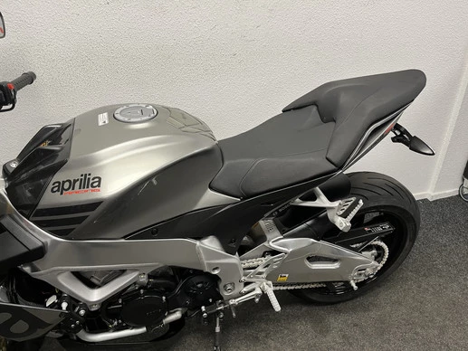 Aprilia Tuono V4 - Afbeelding 17 van 18