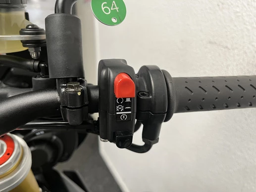 Aprilia Tuono V4 - Afbeelding 18 van 18