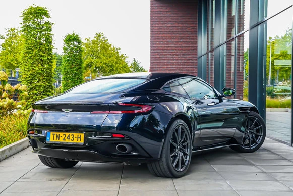 Aston Martin DB11 - Afbeelding 2 van 28