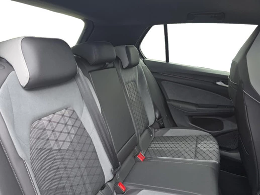 Volkswagen Golf - Afbeelding 24 van 30