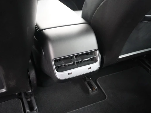 Tesla Model 3 - Afbeelding 28 van 30
