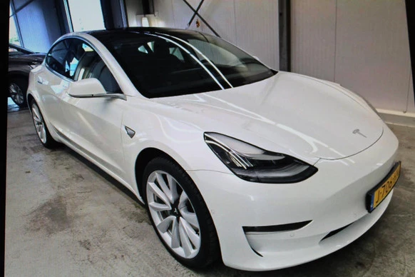 Tesla Model 3 - Afbeelding 2 van 8