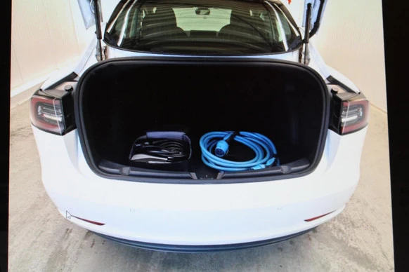 Tesla Model 3 - Afbeelding 5 van 8