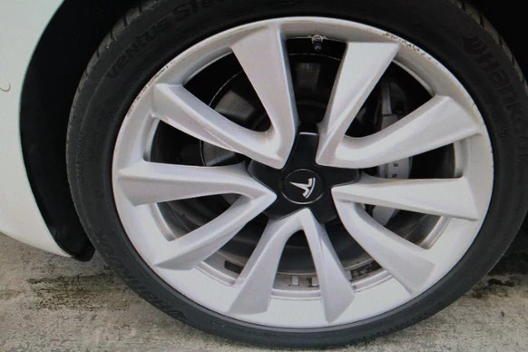 Tesla Model 3 - Afbeelding 7 van 8