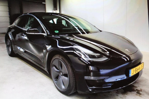 Tesla Model 3 - Afbeelding 2 van 10