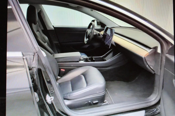 Tesla Model 3 - Afbeelding 5 van 10