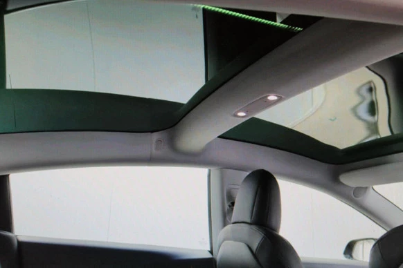 Tesla Model 3 - Afbeelding 9 van 10