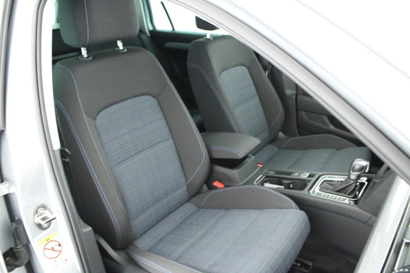 Volkswagen Passat - Afbeelding 2 van 30