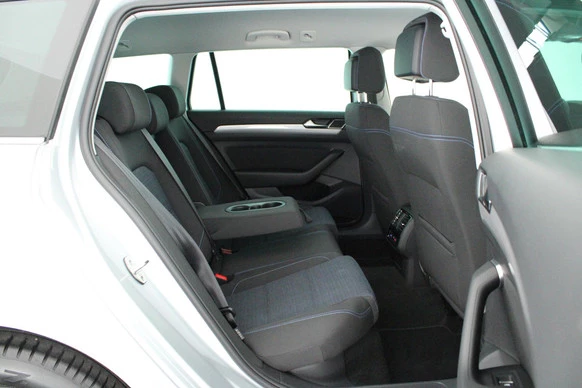 Volkswagen Passat - Afbeelding 12 van 30